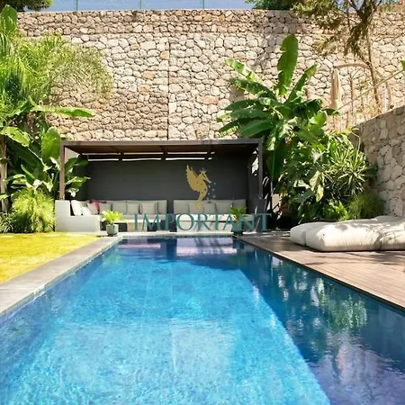 Chic Oasis By Important Group Travel Hotell 4*
