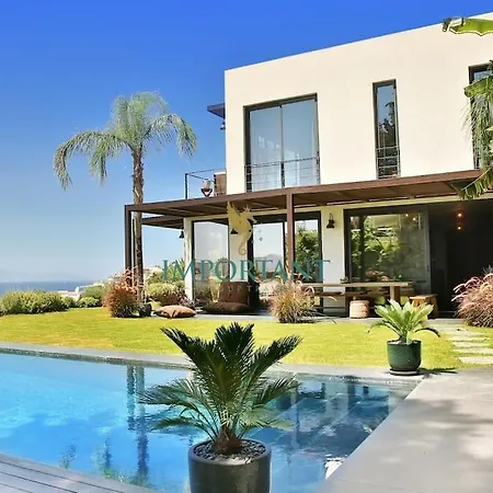 Chic Oasis By Important Group Travel מלון